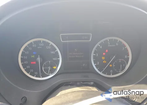 2017 Infiniti Qx30 Base z USA, uszkodzony, nr VIN SJKCH5CR4HA027055